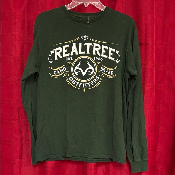 Realtree Other - Realtree Dark Green Camo Outfitters Shirt